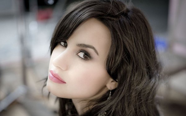 Celebrity - Demi Lovato Wallpapers and Backgrounds