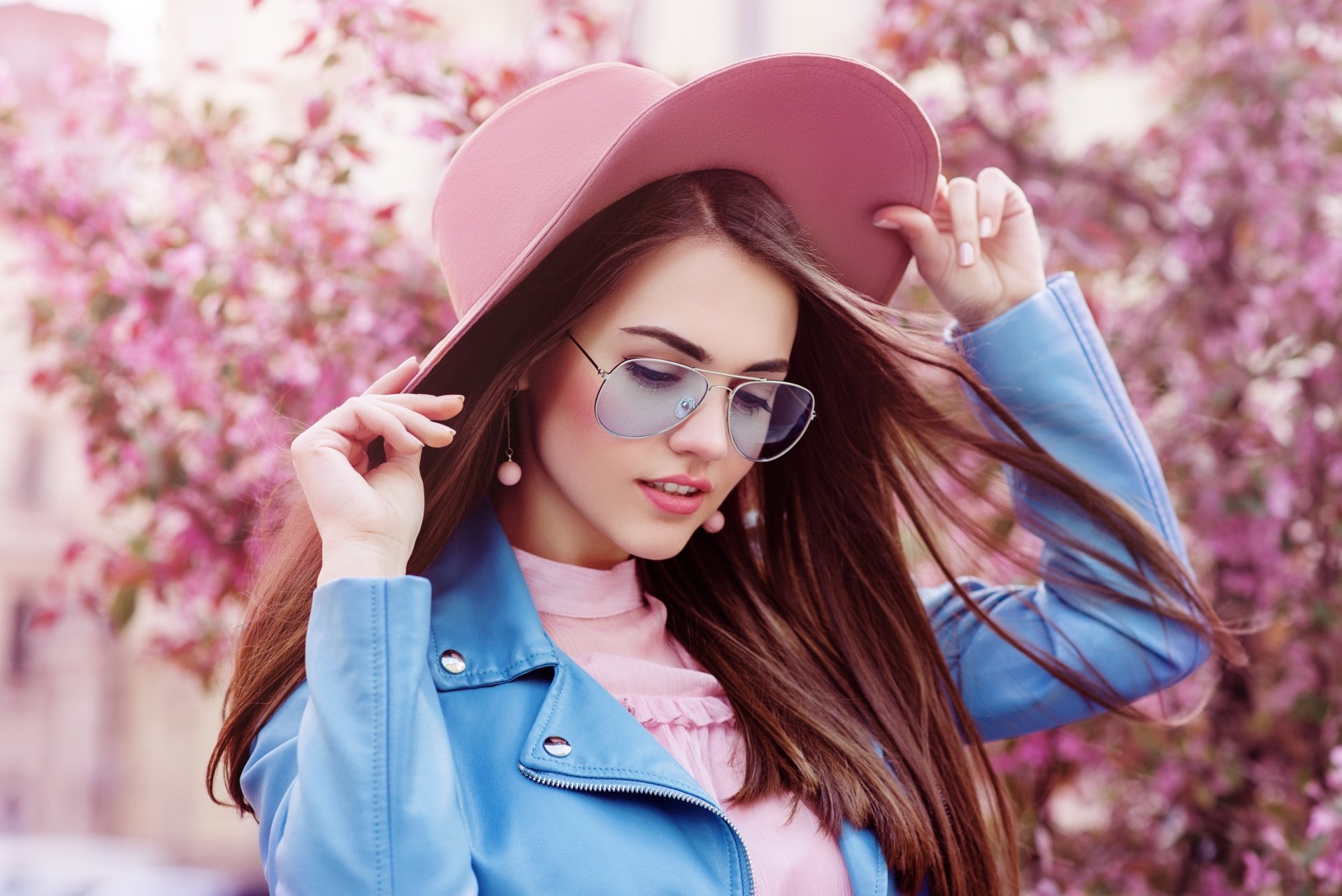 Download Depth Of Field Brunette Hat Sunglasses Mood Woman Model 4k