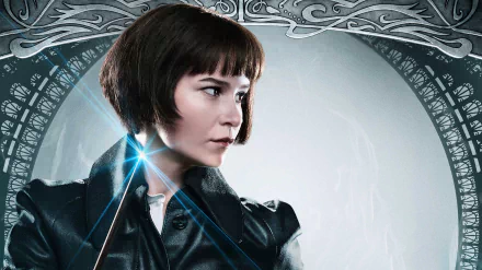 HD wallpaper of Katherine Waterston from Fantastic Beasts: The Crimes of Grindelwald, featuring her character in a stylized profile view.