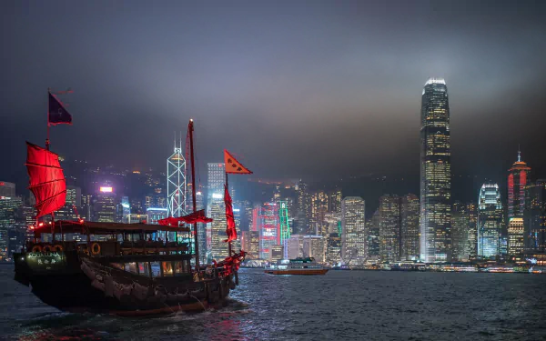  The Aqua Luna, is a Chinese Junk operating in Victoria Harbour, Hong Kong