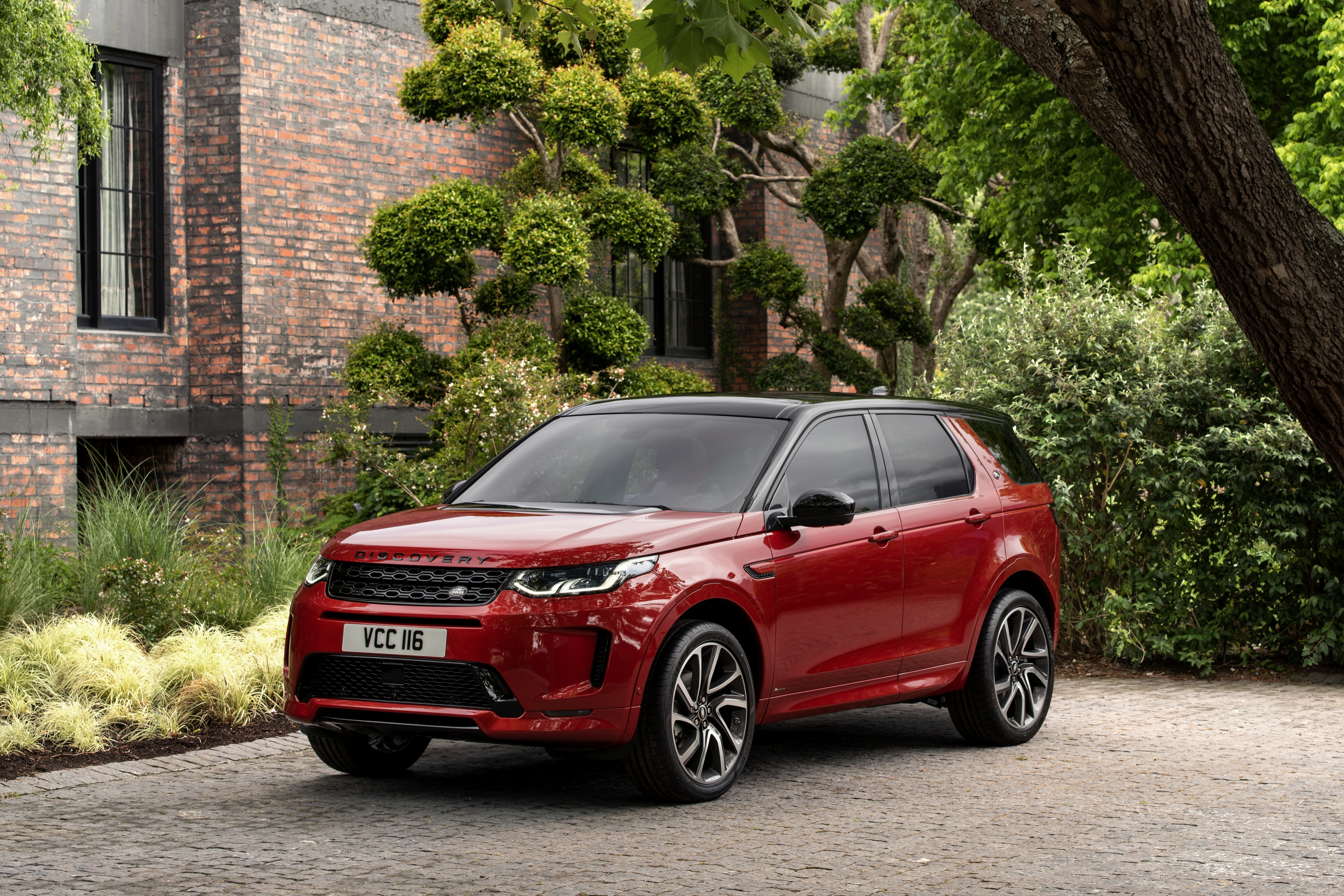 10+ 4K Land Rover Discovery Sport Wallpapers | Background Images