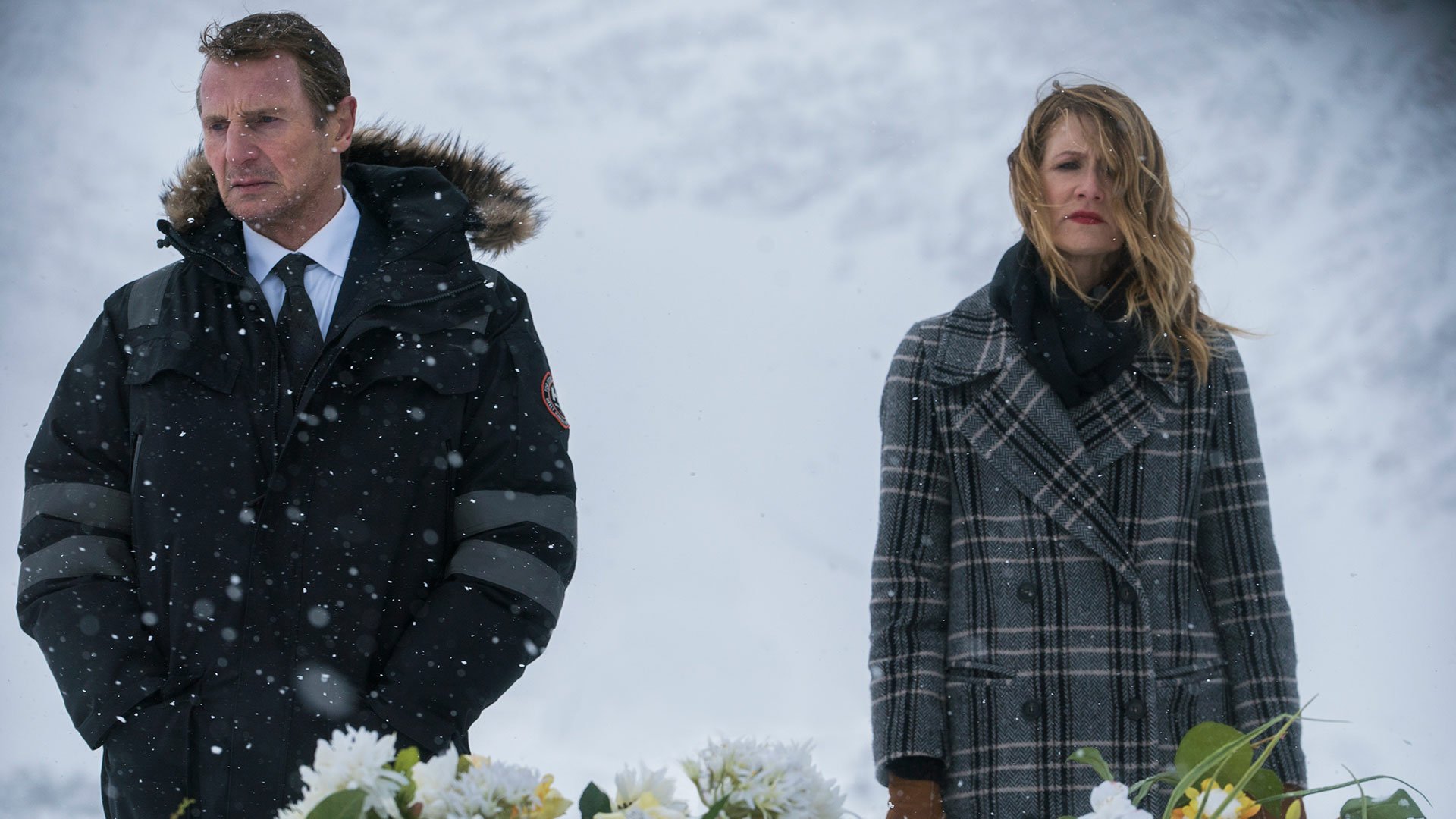 HD desktop wallpaper from Cold Pursuit featuring Liam Neeson and Laura Dern in a snowy scene.