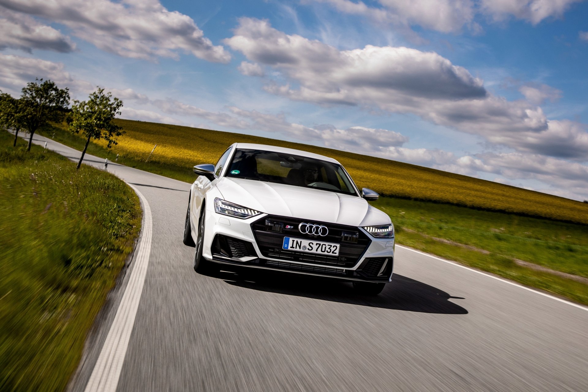 Download White Car Car Audi Vehicle Audi A7 4k Ultra HD Wallpaper