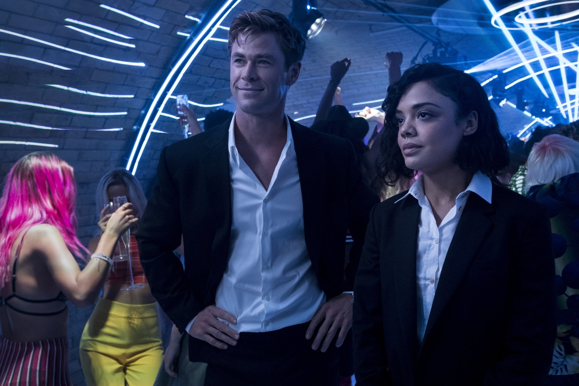 Download Chris Hemsworth Tessa Thompson Movie Men In Black: International 4k Ultra HD Wallpaper