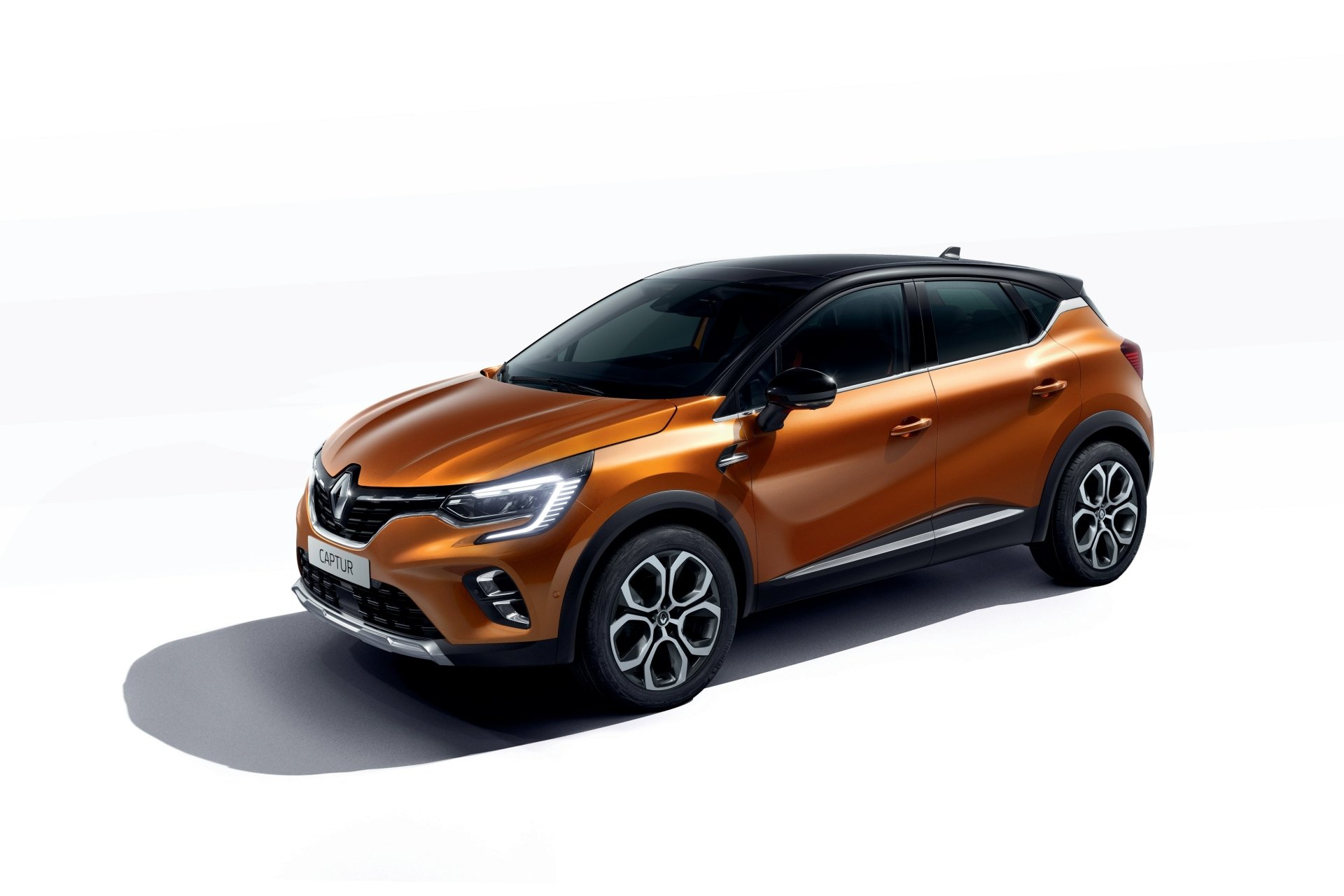 Download Orange Car SUV Car Renault Vehicle Renault Captur 4k Ultra HD Wallpaper