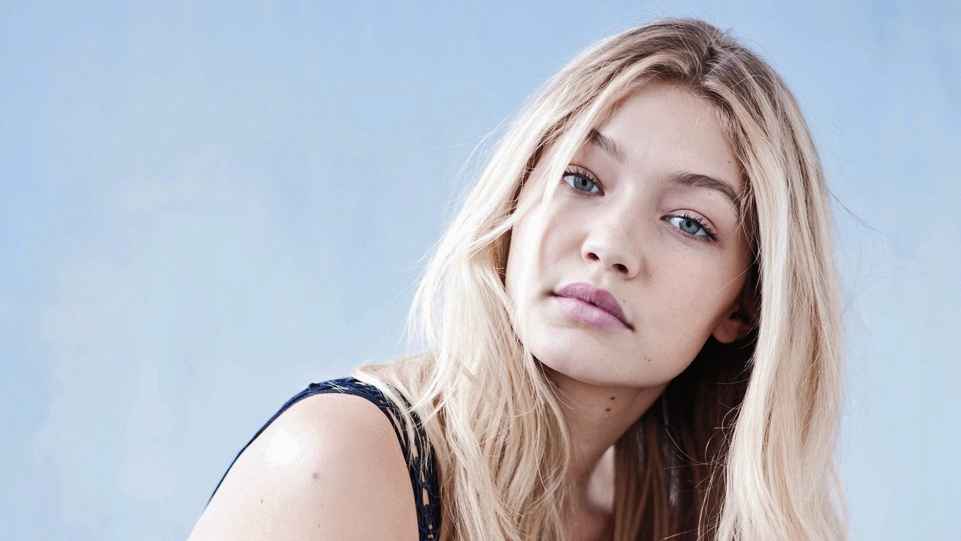 Download Blue Eyes Blonde Face American Model Celebrity Gigi Hadid HD ...