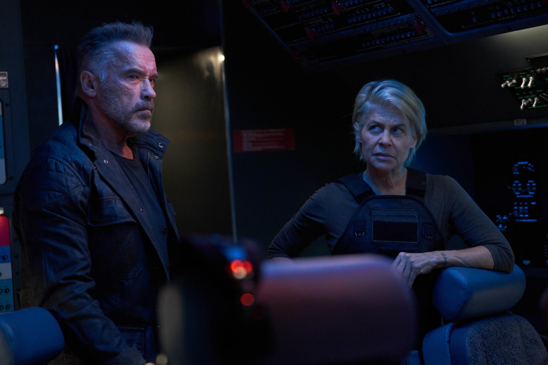 Download Arnold Schwarzenegger Sarah Connor Linda Hamilton Movie Terminator: Dark Fate HD Wallpaper