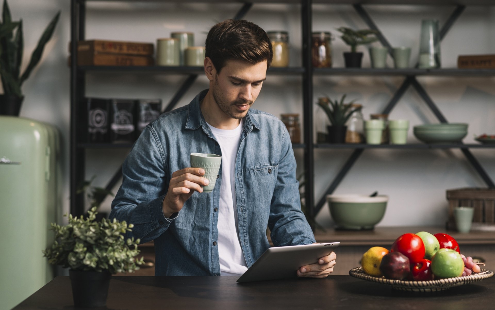 Download Tablet Cup Kitchen Man Model HD Wallpaper