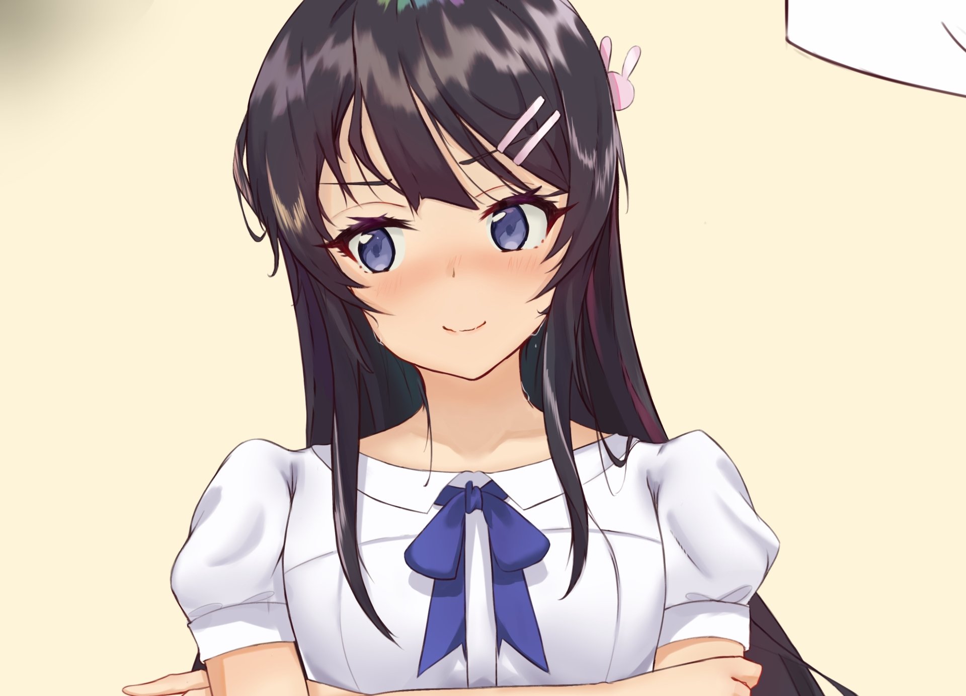 HD PC desktop wallpaper featuring Mai Sakurajima from the anime Rascal Does Not Dream of Bunny Girl Senpai with a soft cream background.