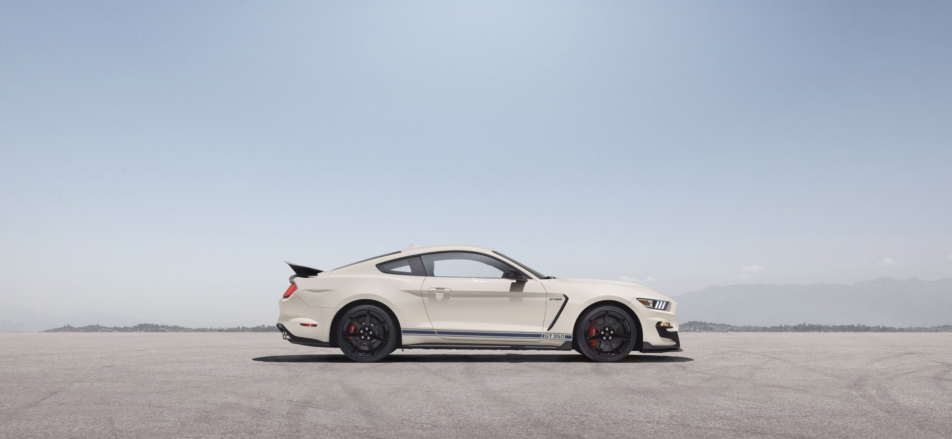 Download Muscle Car White Car Car Ford Ford Mustang Ford Mustang Shelby Vehicle Ford Mustang Shelby GT350 4k Ultra HD Wallpaper
