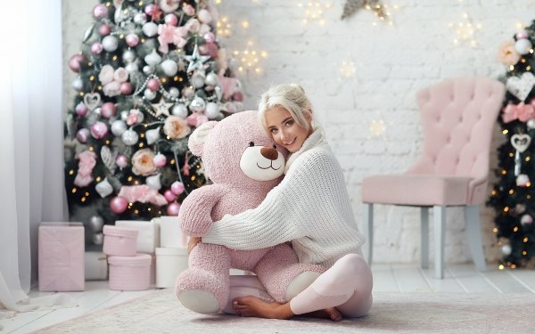 Women Model Models Smile Stuffed Animal Teddy Bear Christmas Blonde HD Wallpaper | Background Image