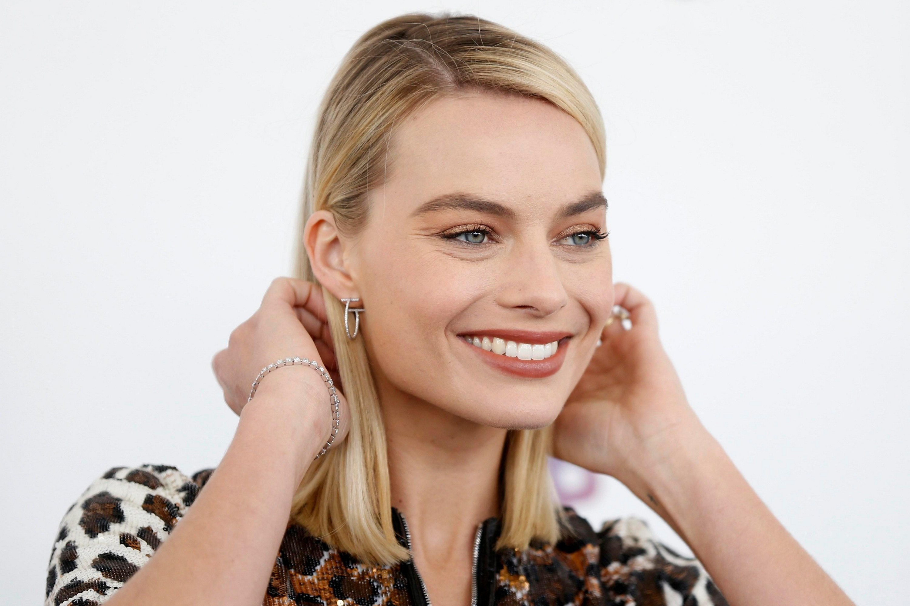 Download Australian Face Blue Eyes Blonde Actress Smile Celebrity Margot Robbie Hd Wallpaper