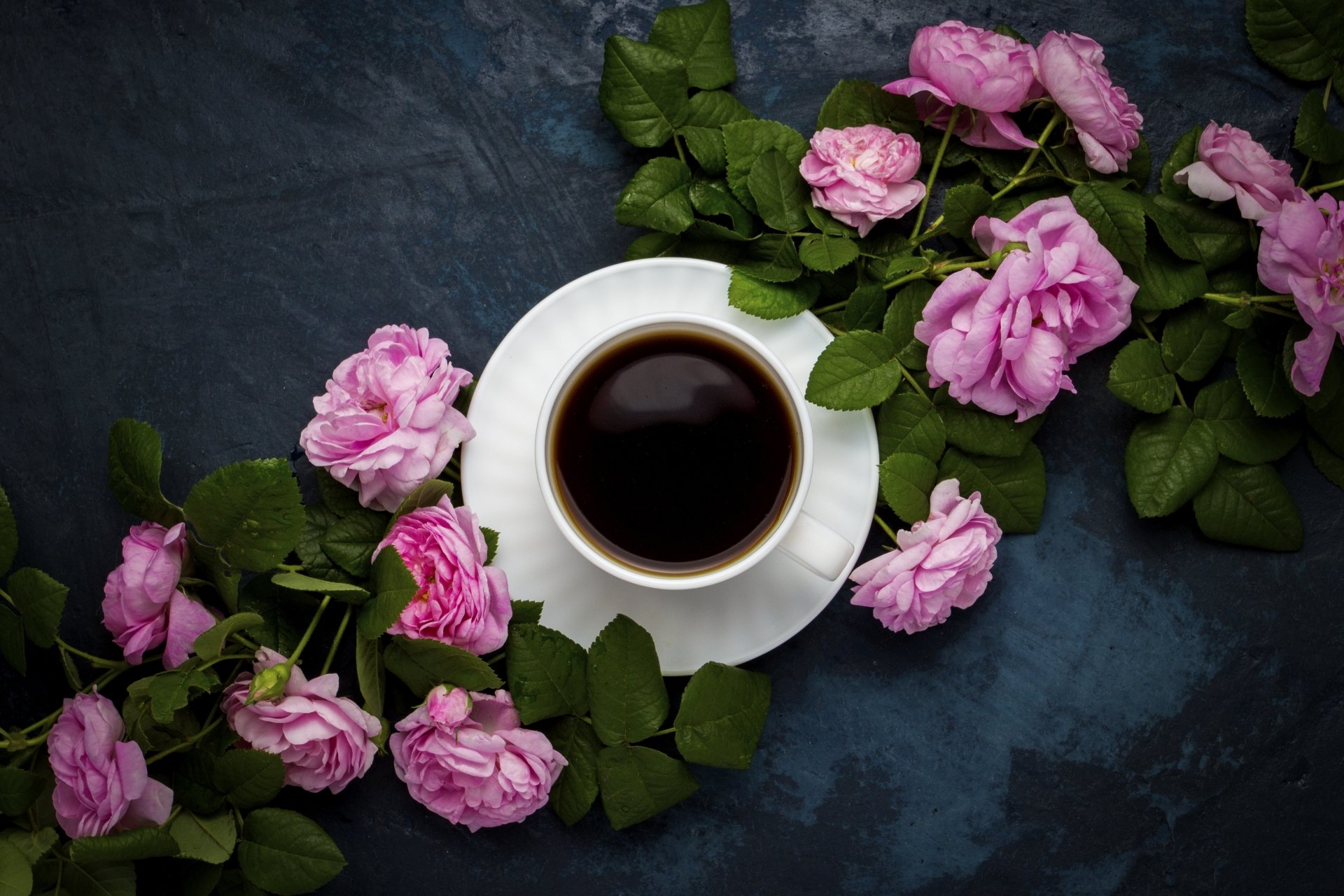 Coffee and pink roses 4k Ultra HD Wallpaper Background