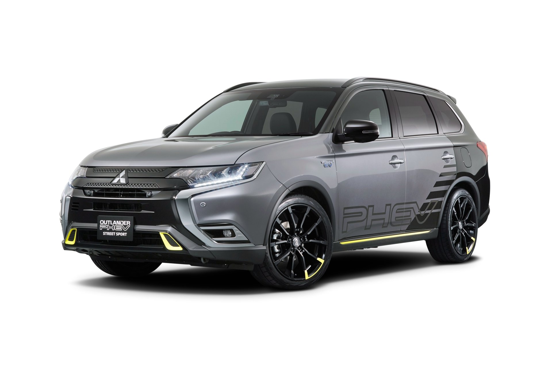 Download Mitsubishi Outlander PHEV Street Sport Silver Car SUV Car Mitsubishi Vehicle Mitsubishi Outlander 4k Ultra HD Wallpaper