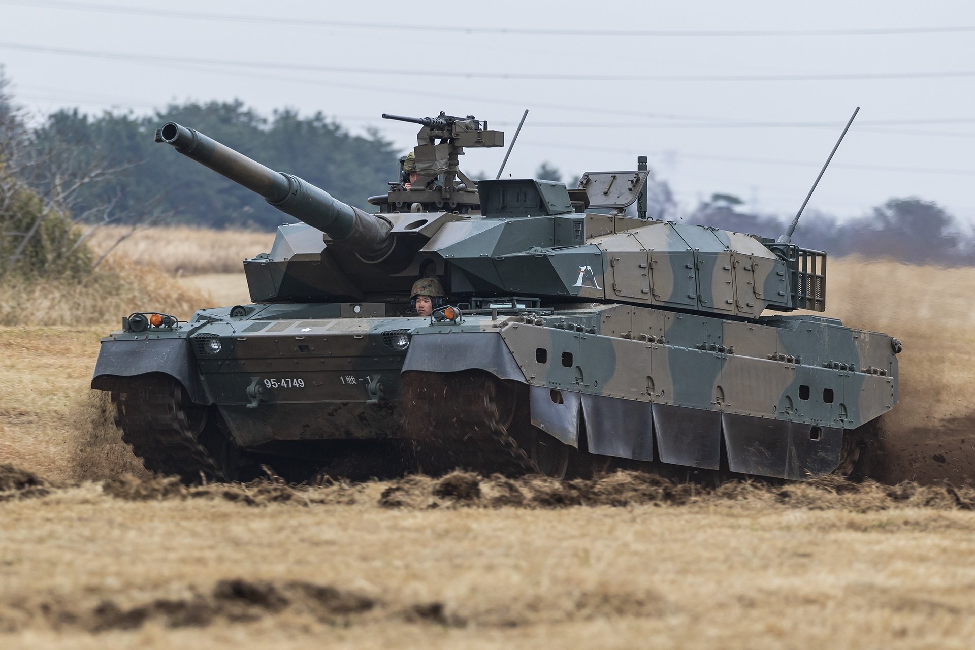 HD PC desktop wallpaper featuring a Type 10 Hitomaru military tank positioned in a field with a clear sky backdrop.