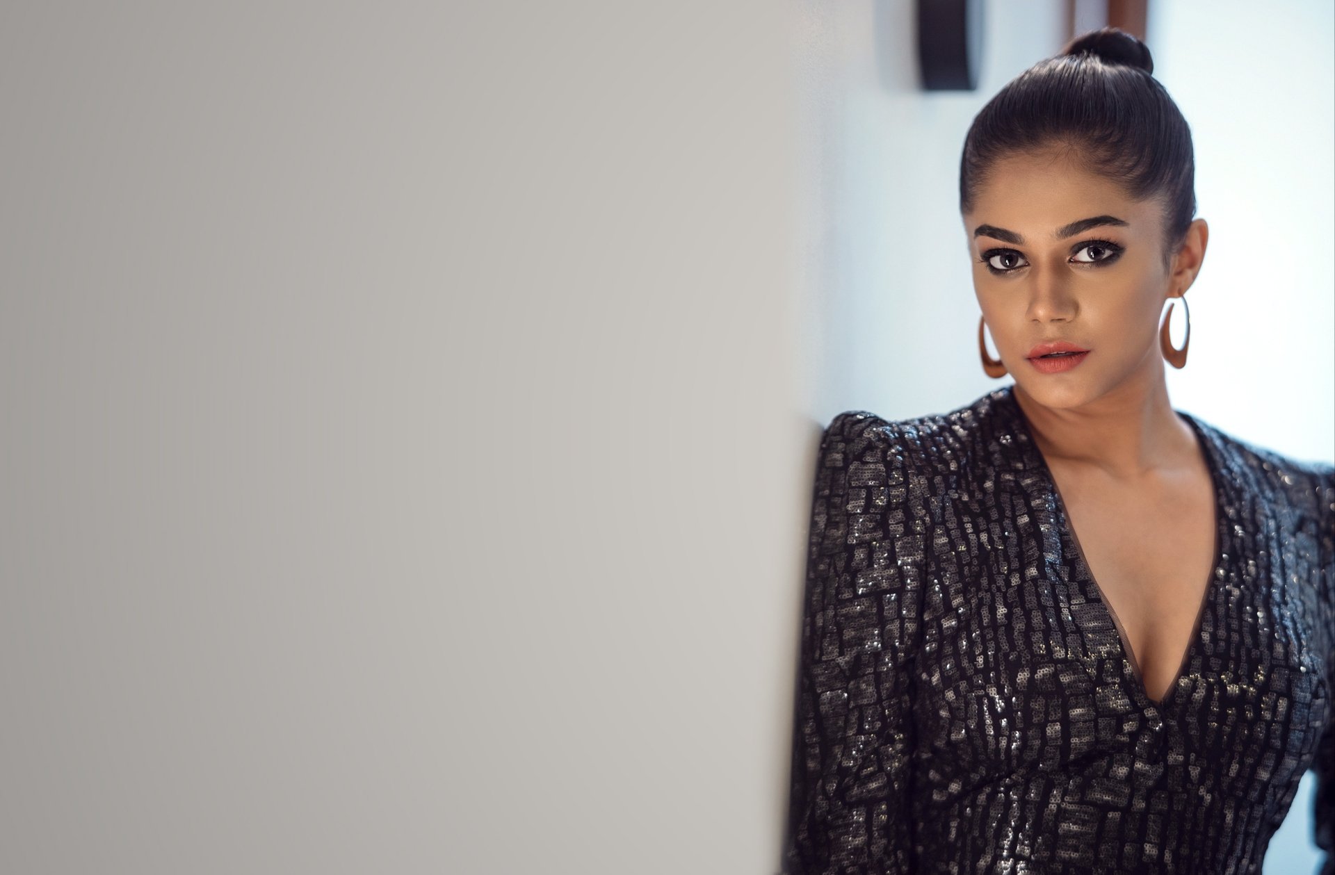 Download Black Hair Earrings Woman Model HD Wallpaper