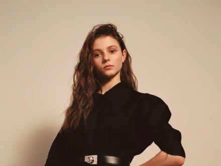 brunette New Zealander actress Celebrity Thomasin McKenzie HD Desktop Wallpaper | Background Image