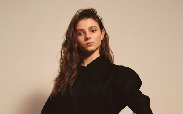 brunette New Zealander actress Celebrity Thomasin McKenzie HD Desktop Wallpaper | Background Image