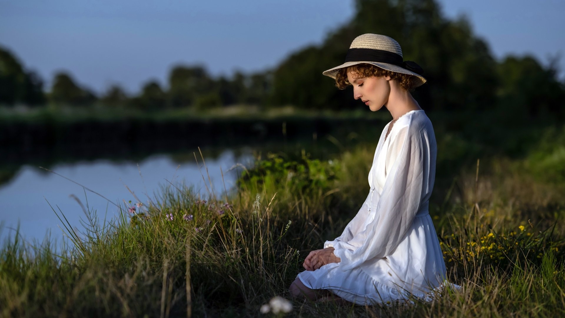 Download Hat Profile Woman Mood 4k Ultra HD Wallpaper