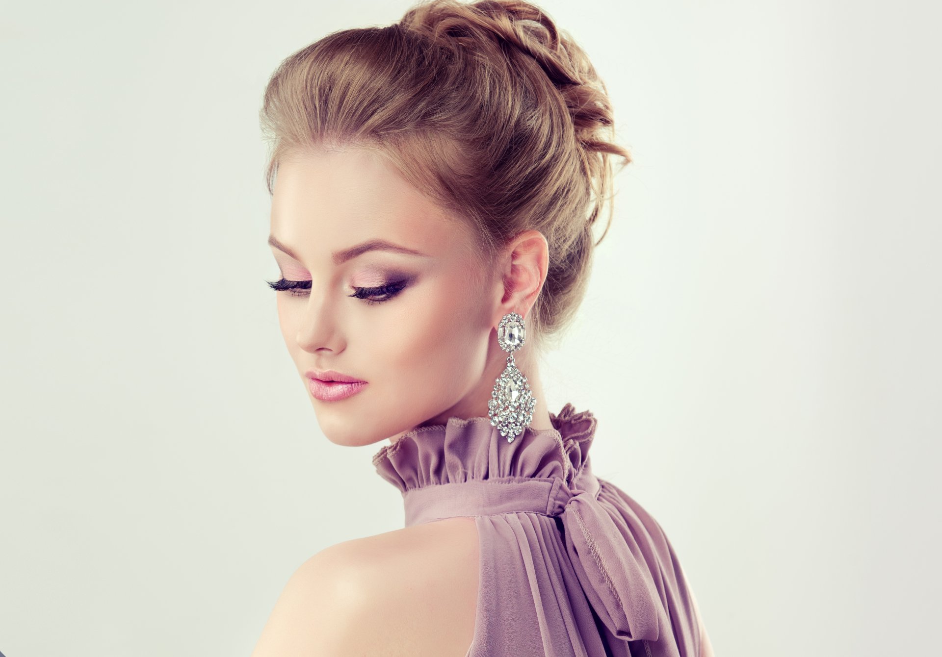 Download Makeup Portrait Woman Model 4k Ultra Hd Wallpaper By Edwardderule
