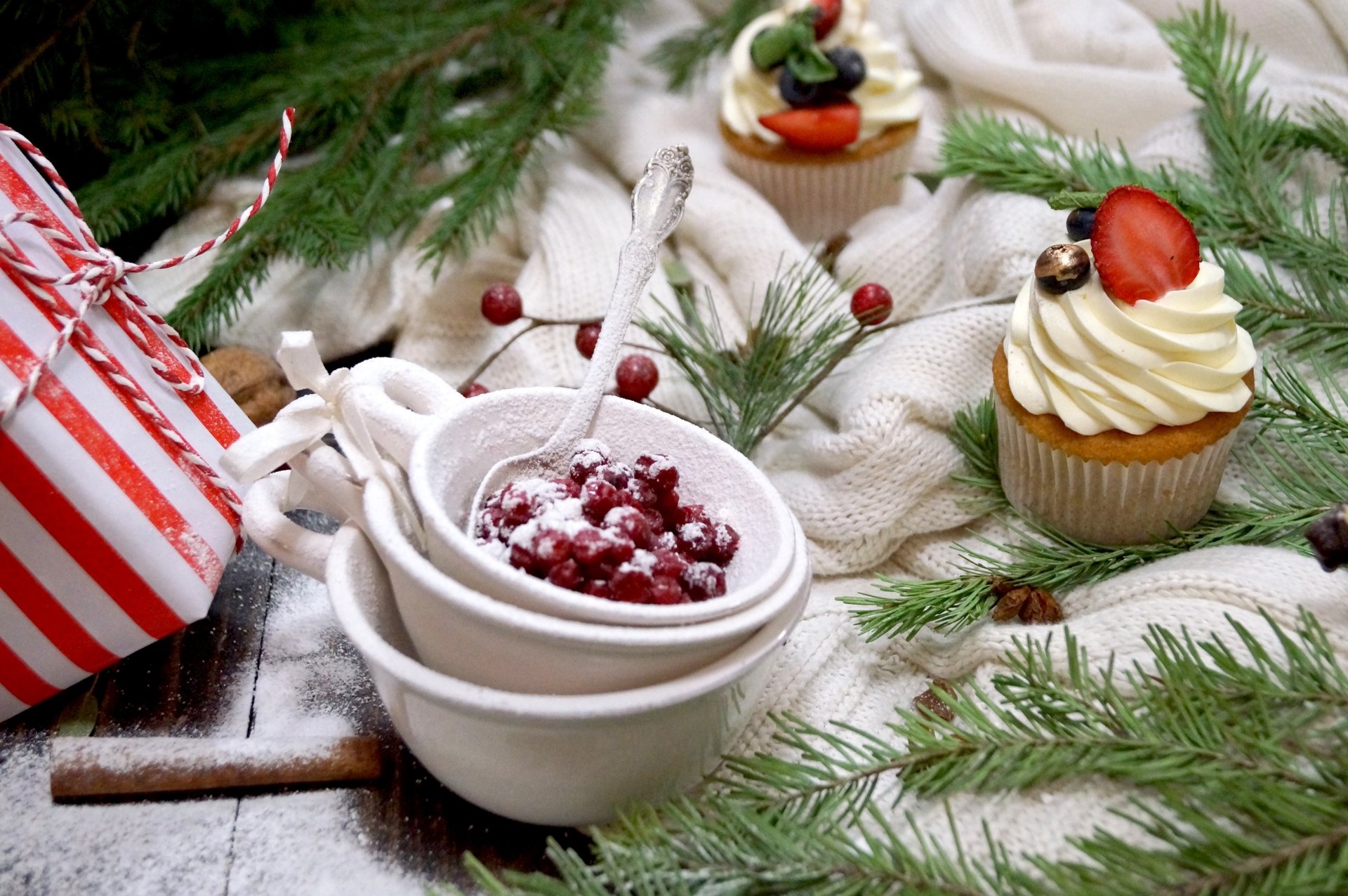 Download Cranberry Cupcake Berry Holiday Christmas 4k Ultra HD Wallpaper