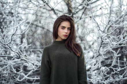 Brunette woman wearing a dark green sweater stands against a snowy winter background, captured in an HD PC desktop wallpaper by Marlen Valderrama Alvaréz.