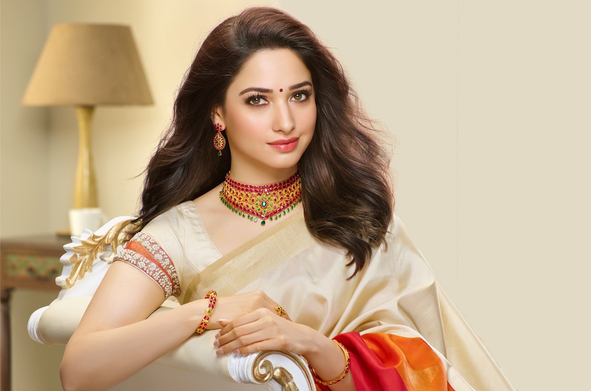 Download Celebrity Tamannaah Bhatia HD Wallpaper