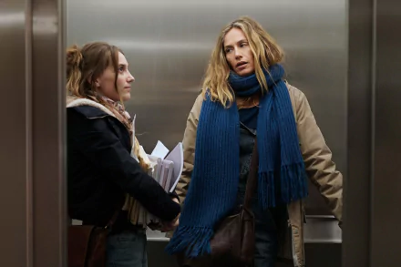 HD wallpaper featuring two characters from Call My Agent! in an elevator, looking at each other with a mix of concern and determination.