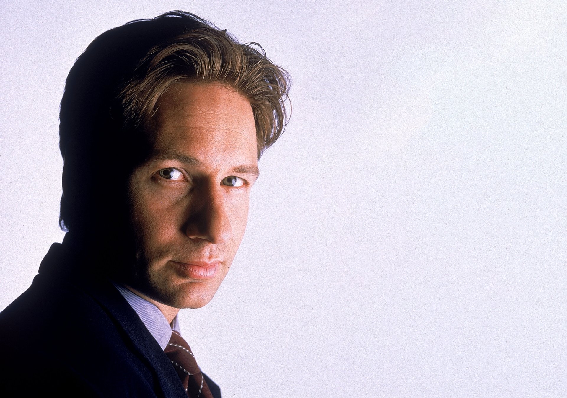 Download Fox Mulder David Duchovny TV Show The X-Files 4k Ultra HD Wallpaper