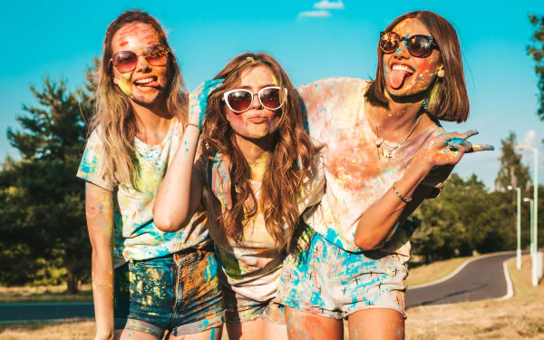 shorts smile sunglasses woman model HD Desktop Wallpaper | Background Image