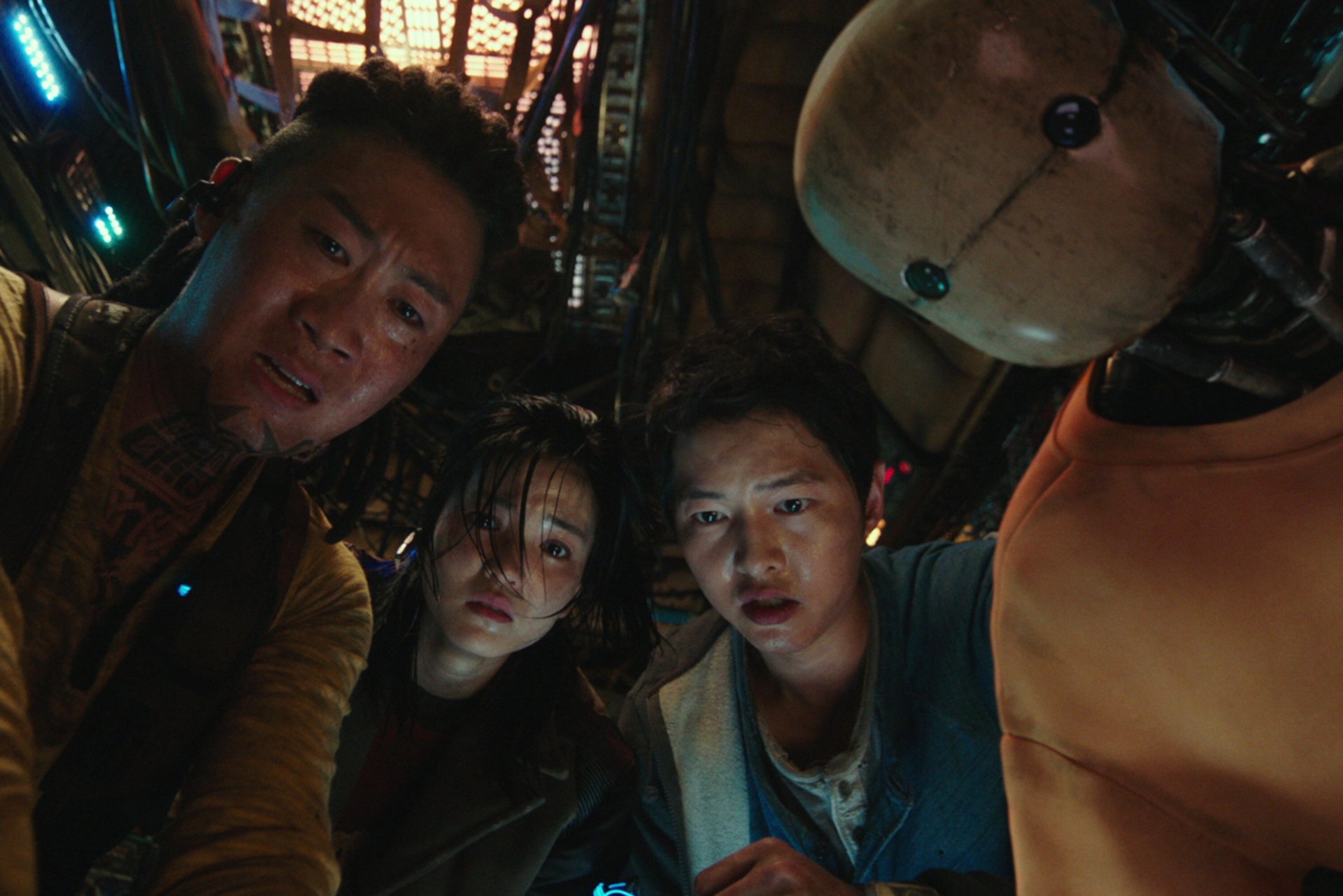 Download Bubs (Space Sweepers) Tiger Park (Space Sweepers) Jin Seon-kyu Captain Jang (Space Sweepers) Kim Tae-ri Tae-ho (Space Sweepers) Song Joong-ki Movie Space Sweepers HD Wallpaper