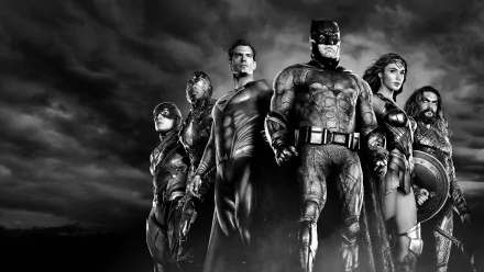 Black and white 4K Ultra HD wallpaper featuring Zack Snyder's Justice League heroes: Barry Allen (Flash), Aquaman, Cyborg, Superman, Batman, and Wonder Woman.
