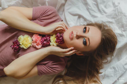 lying down woman model HD Desktop Wallpaper | Background Image