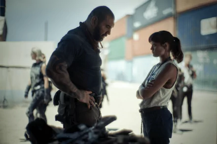  Dave Bautista &amp; Ella Purnell in Army of the Dead