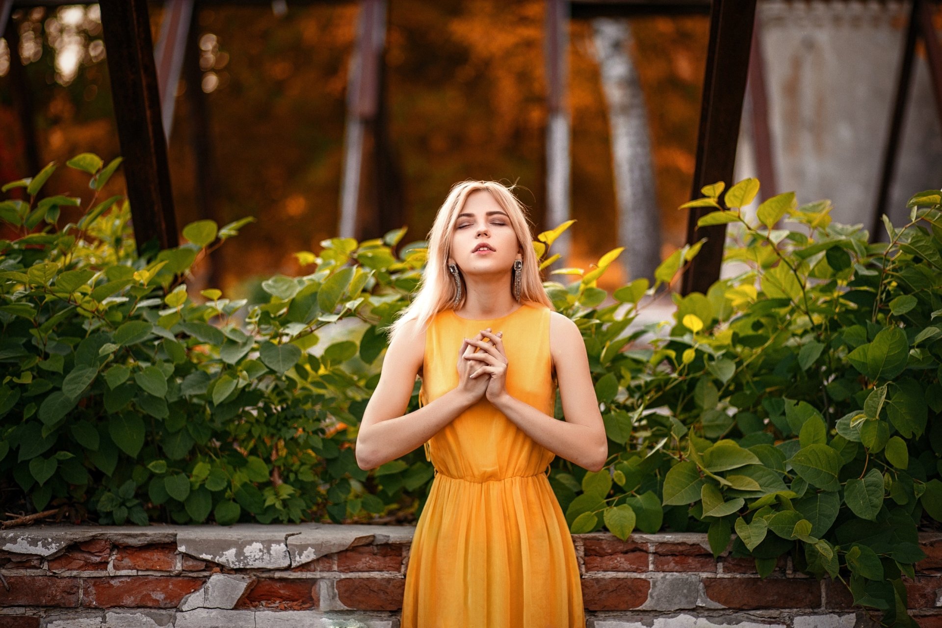 Download Blonde Yellow Dress Model Woman Mood HD Wallpaper