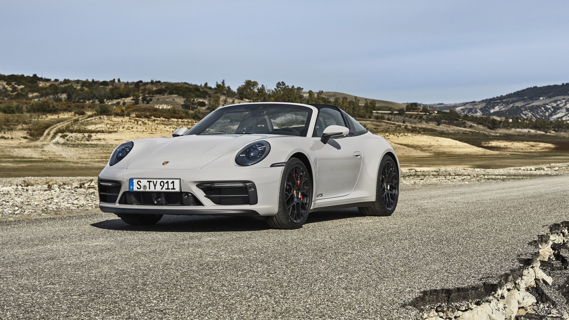 Download Porsche 911 Targa 4 GTS Silver Car Car Porsche Porsche 911 Vehicle Porsche 911 Targa 4k Ultra HD Wallpaper