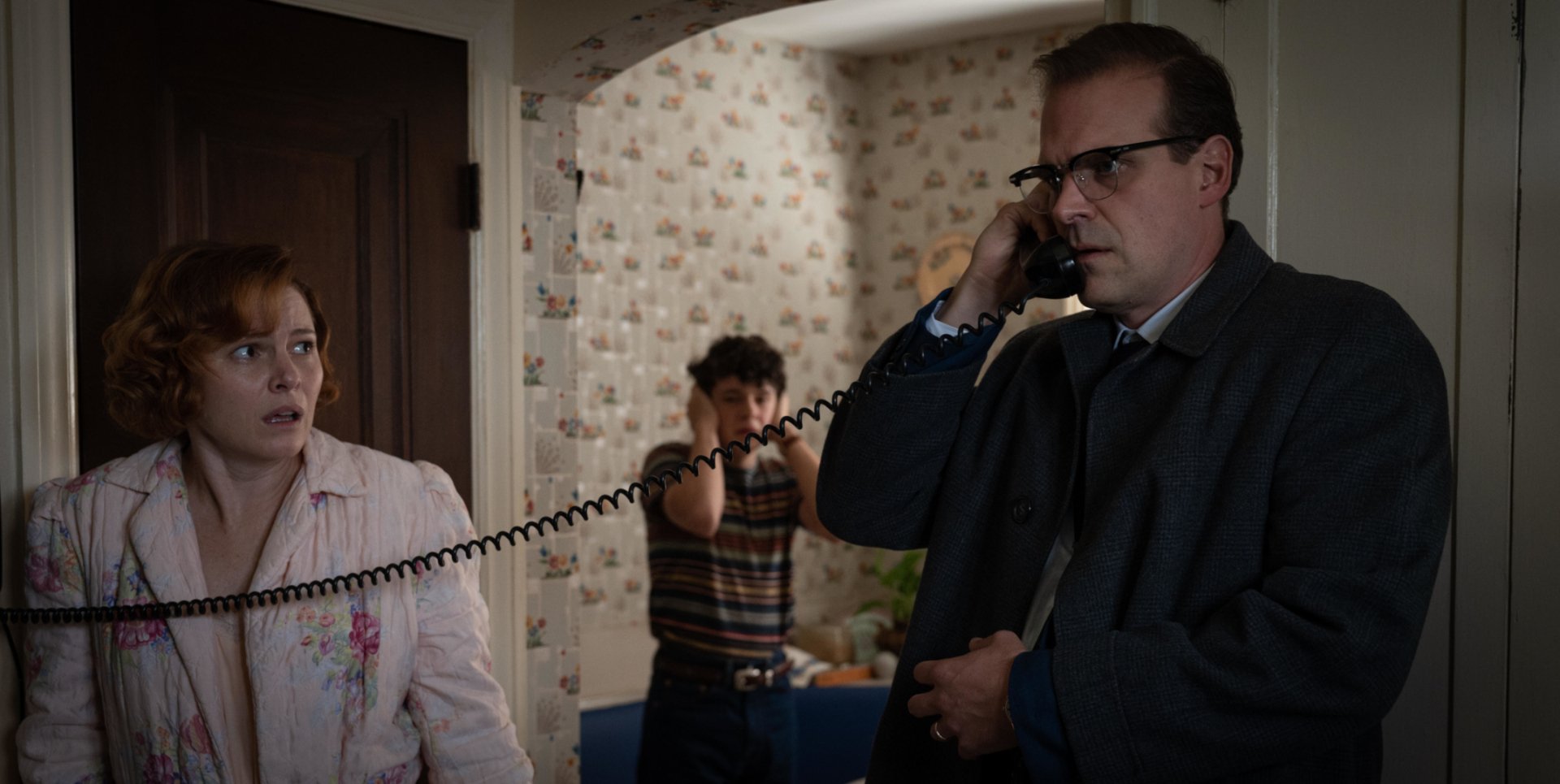 Download Jon Hamm Amy Seimetz Movie No Sudden Move HD Wallpaper