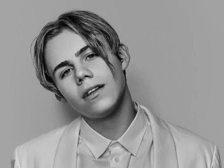 Black & White face singer Australian music The Kid LAROI HD Desktop Wallpaper | Background Image