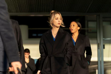 Kaley Cuoco TV Show The Flight Attendant HD Desktop Wallpaper | Background Image