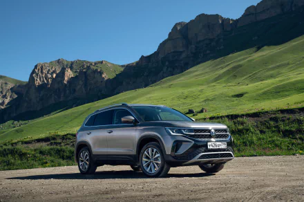  Grey 2021 Volkswagen Taos 4MOTION