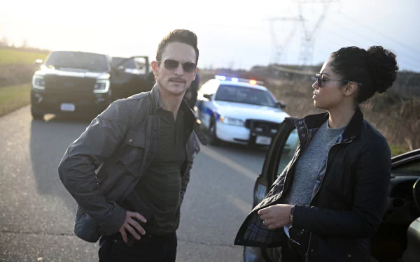 Finola Jones Riann Steele Bryan Beneventi Jonathan Tucker TV Show debris HD Desktop Wallpaper | Background Image