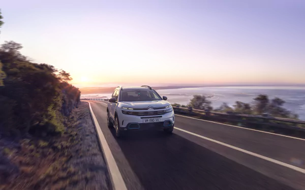  White Citroën C5 Aircross SUV Hybrid