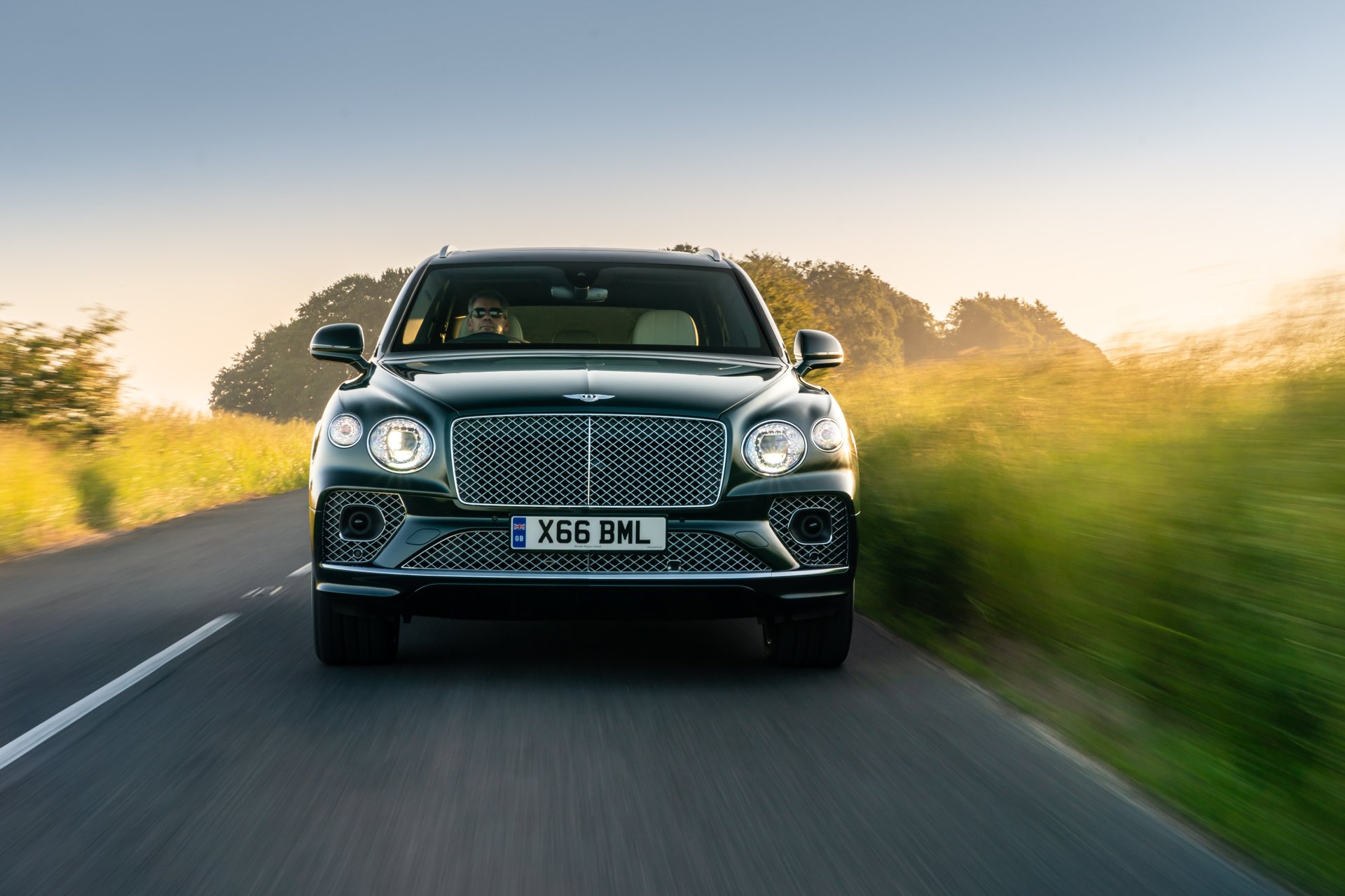 Download SUV Bentley Bentayga Vehicle Bentley Bentayga Hybrid 4k Ultra HD Wallpaper