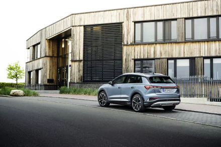  Audi Q4 45 e-tron quattro S line