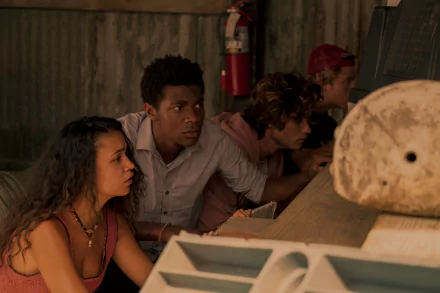 Jonathan Daviss Madison Bailey TV Show Outer Banks HD Desktop Wallpaper | Background Image