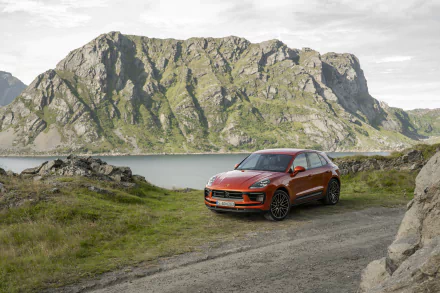  Orange Porsche Macan S (95B)