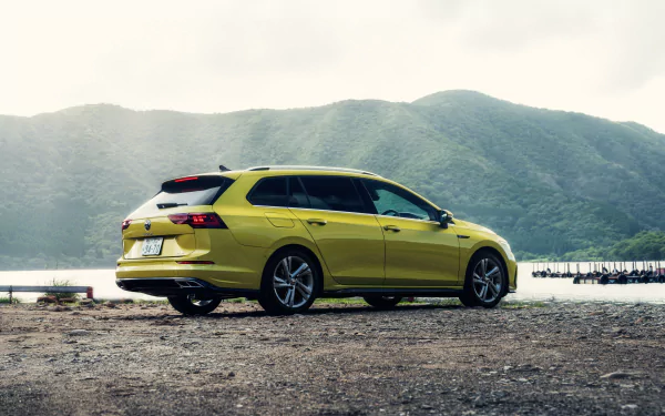  Volkswagen Golf eTSI R-Line Variant