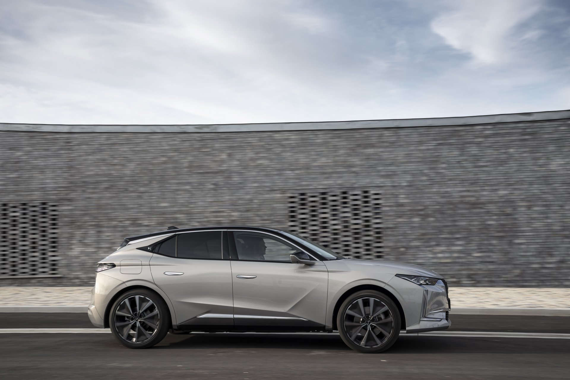 Download Electric Car DS 4 E-Tense Vehicle DS 4 4k Ultra HD Wallpaper