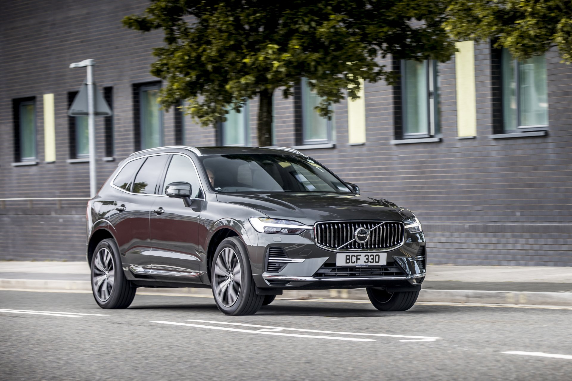 Download SUV Volvo XC60 T6 AWD Vehicle Volvo XC60 4k Ultra HD Wallpaper