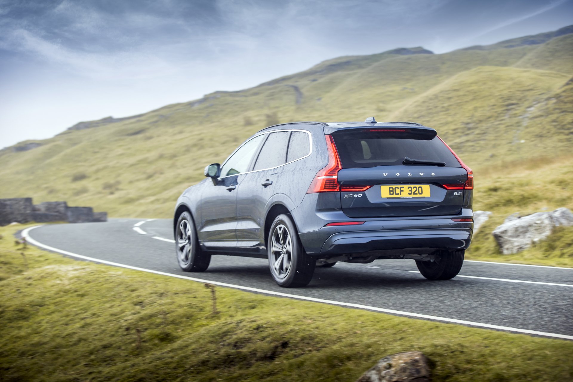 Download SUV Volvo XC60 B4 AWD Vehicle Volvo XC60 4k Ultra HD Wallpaper